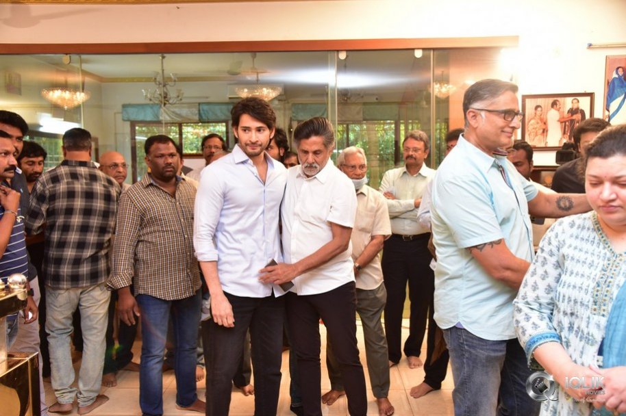 Celebrities-pay-homage-to-superstar-Krishna